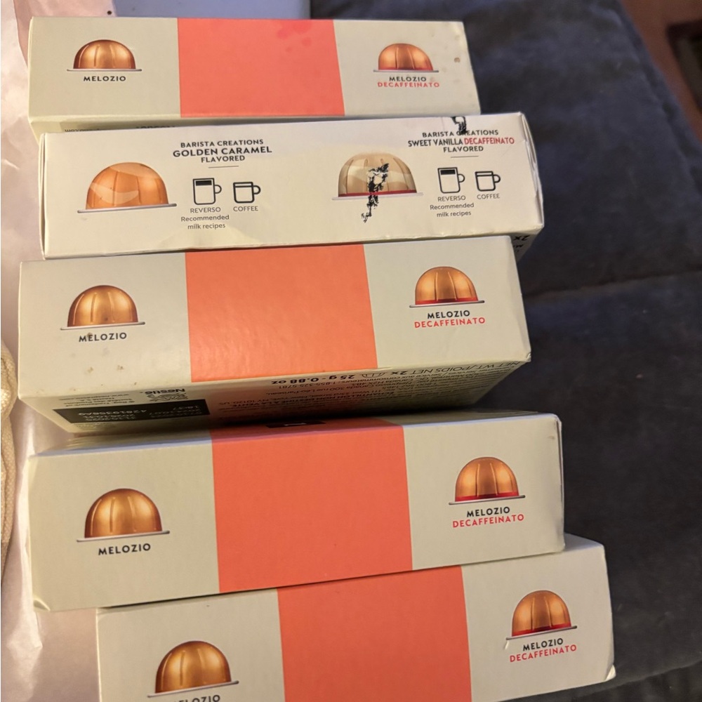 Nespresso Accessory Bundle****
Stackable serving set, 30 pods, 2 ice cube trays - Picture 6 of 9